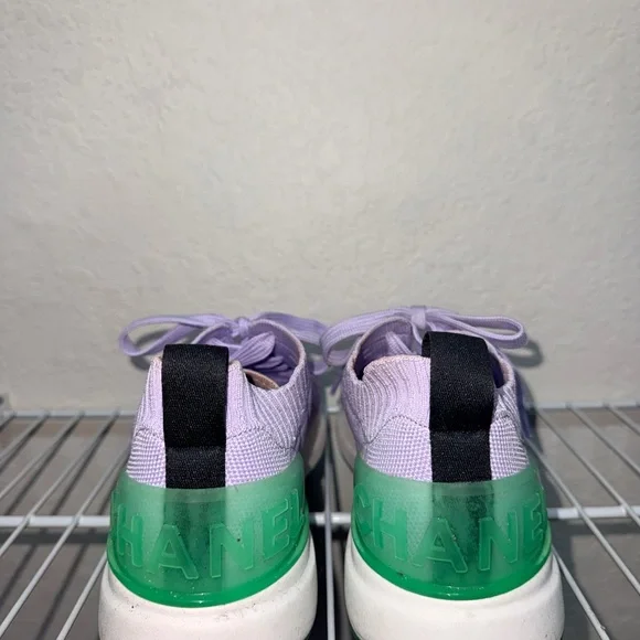 Lavender Knit Slip-On Sneakers with Green Heel Accent CHANEL - Picture 3 of 5